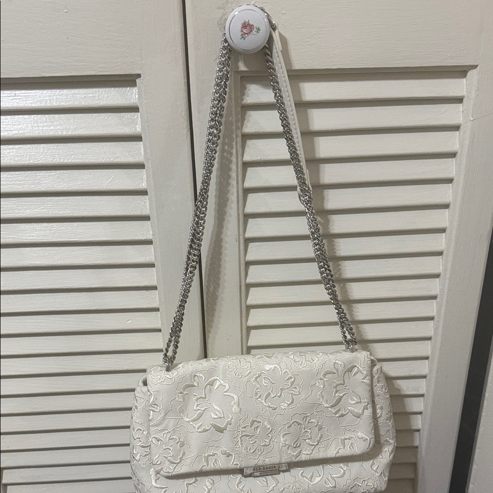 Chic Cream Floral Shoulder Bag